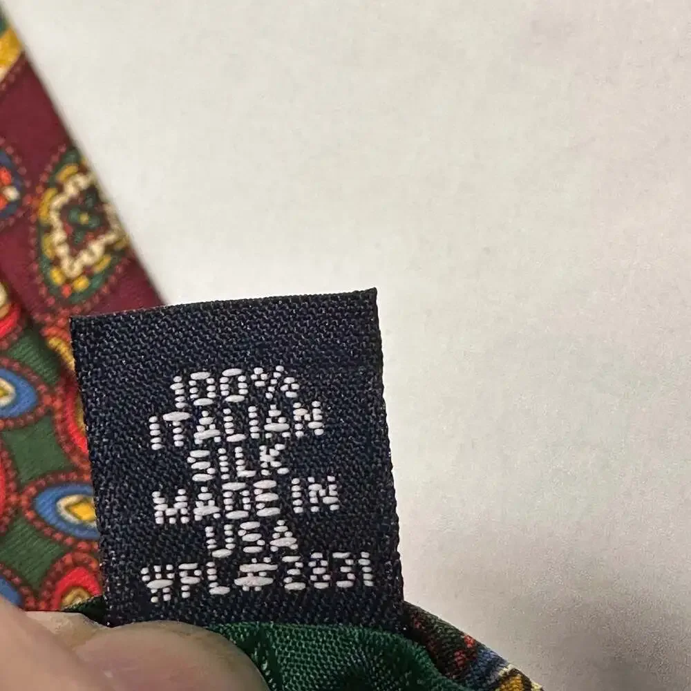 Vtg Tommy Hilfiger Crest Lion 100% Italian Silk Tie Necktie Made in USA Burgandy